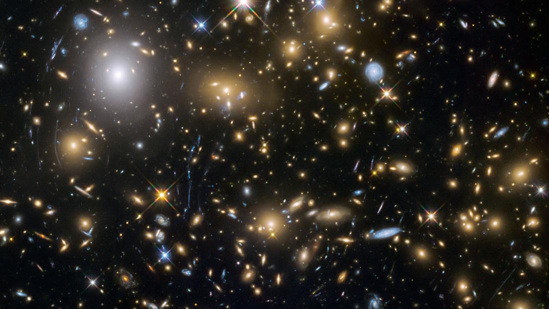 Hundreds of stars clustered together
