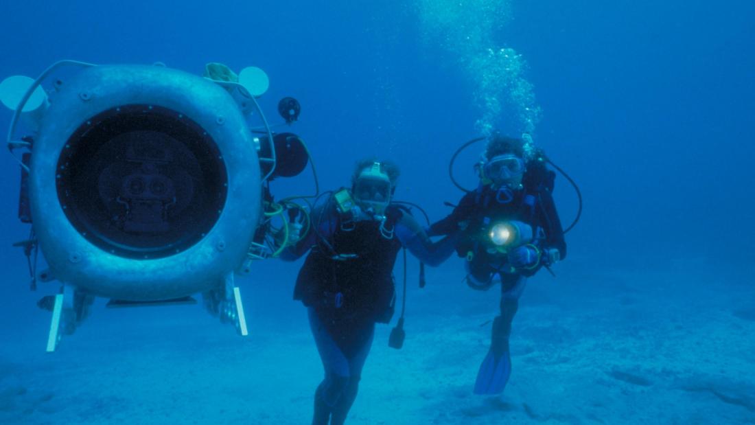Still from the film Galapagos - Two divers uner water