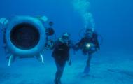 Still from the film Galapagos - Two divers uner water